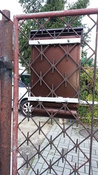 11b. Skrzynka na listy mocowanie.jpg